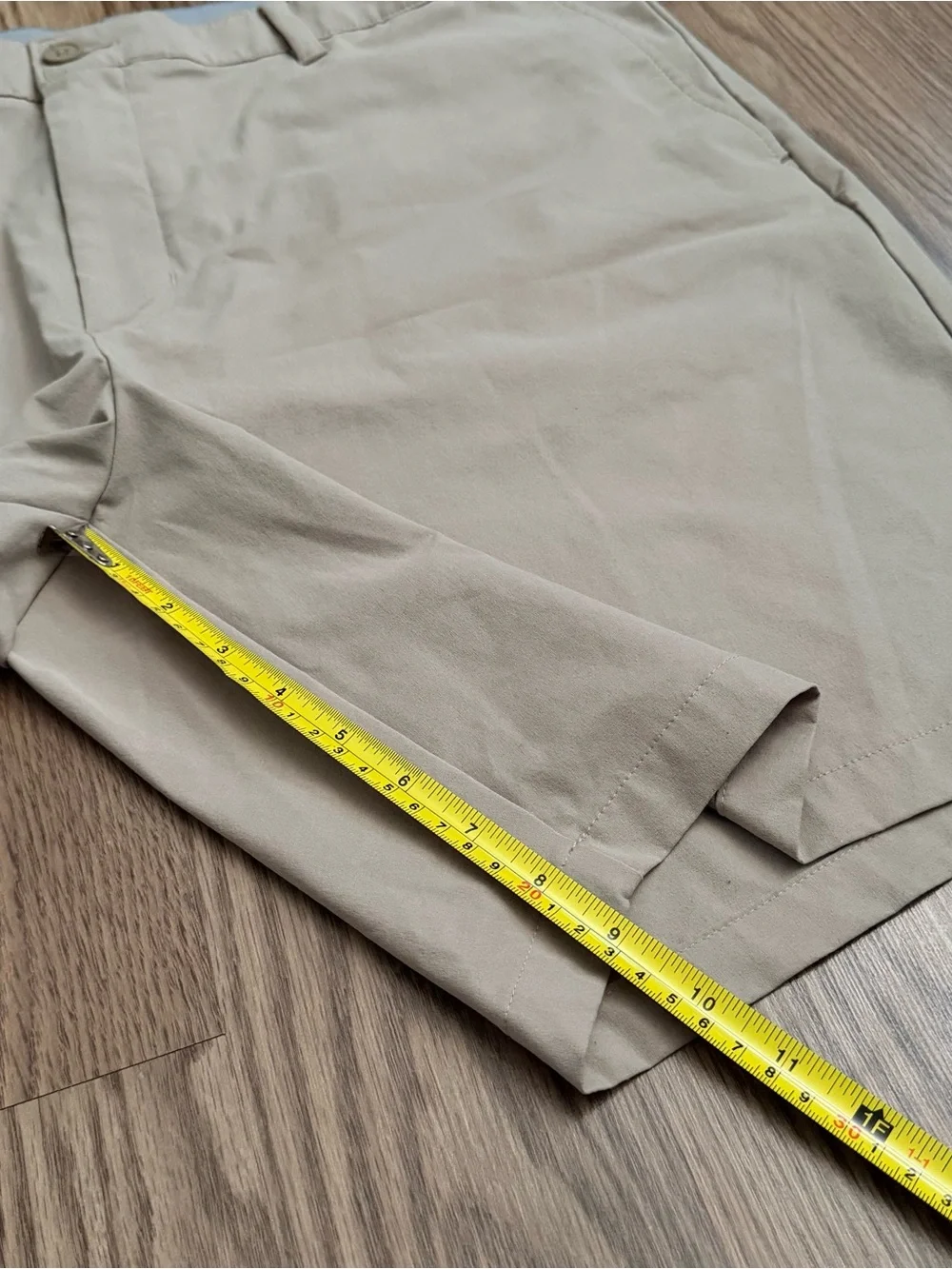 Tommy Bahama Men’s Beige Solid 5 pockets Chino Flat Front Shorts 9 Inch Inseam